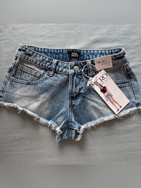 SIMPLE SOCIETY Light Wash Denim Micro Shorts with Frayed Hem Size 0 / 24 MWT